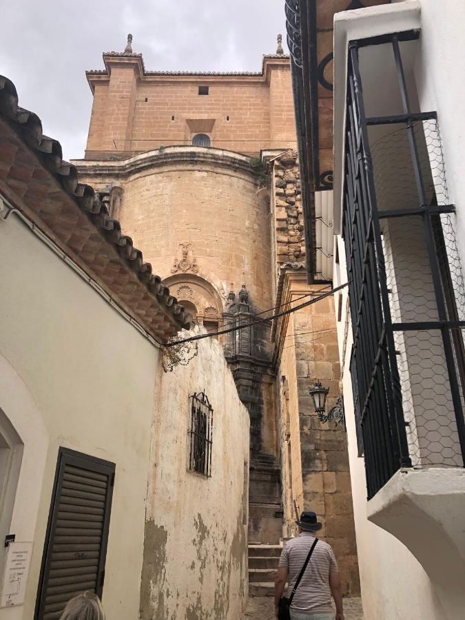 Séjour à la campagne Stylish 3 Bed House 2 Bathrooms, With Patio, Roof Terrace And Communal Pool 5 Minutes Away From The Beautiful Spanish White Village Of Pueblo And Only 20 Mins From The Sea