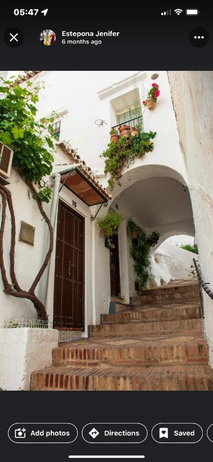 Stylish 3 Bed House 2 Bathrooms, With Patio, Roof Terrace And Communal Pool 5 Minutes Away From The Beautiful Spanish White Village Of Pueblo And Only 20 Mins From The Sea Séjour à la campagne *
