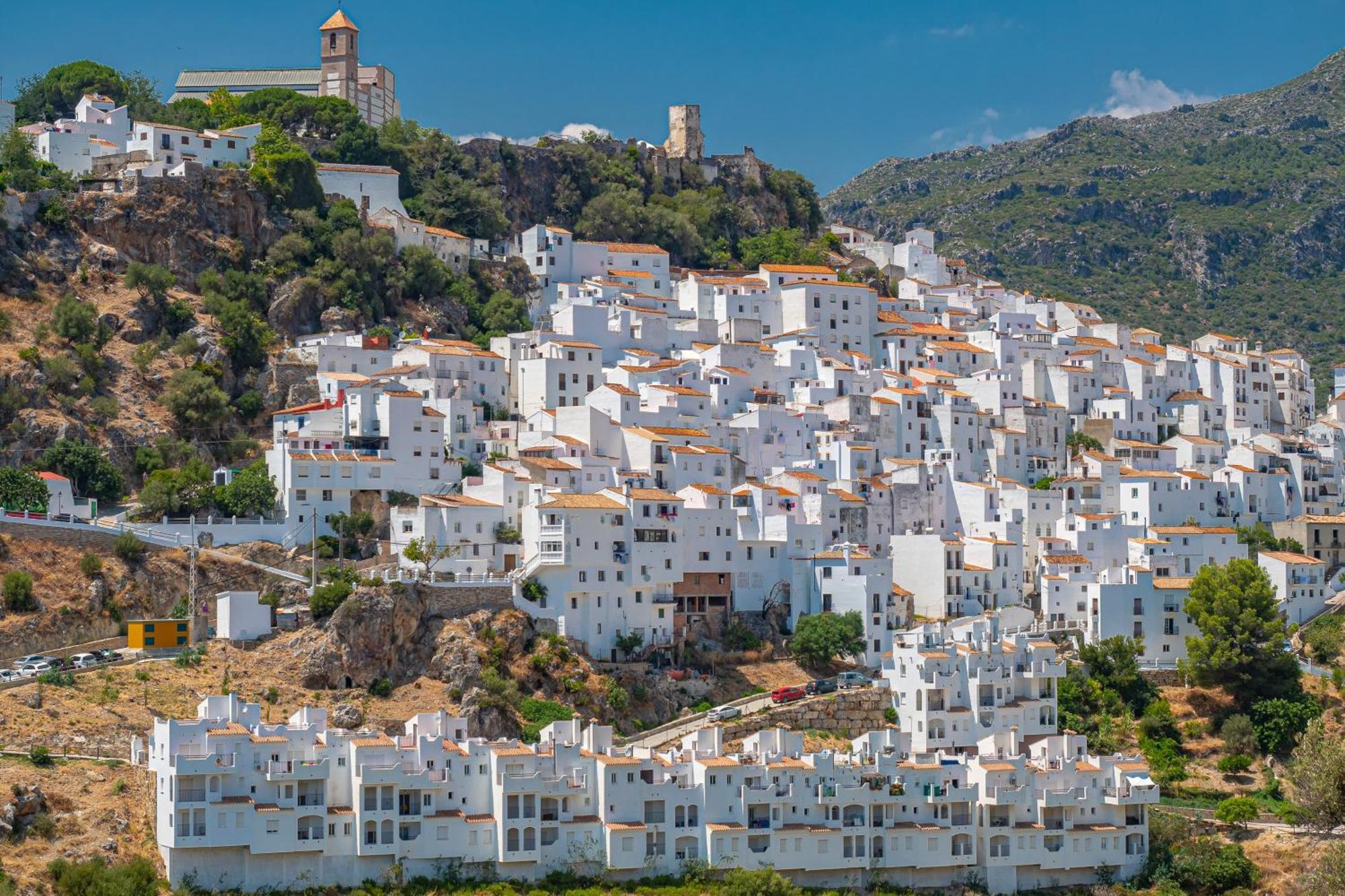 Séjour à la campagne Stylish 3 Bed House 2 Bathrooms, With Patio, Roof Terrace And Communal Pool 5 Minutes Away From The Beautiful Spanish White Village Of Pueblo And Only 20 Mins From The Sea